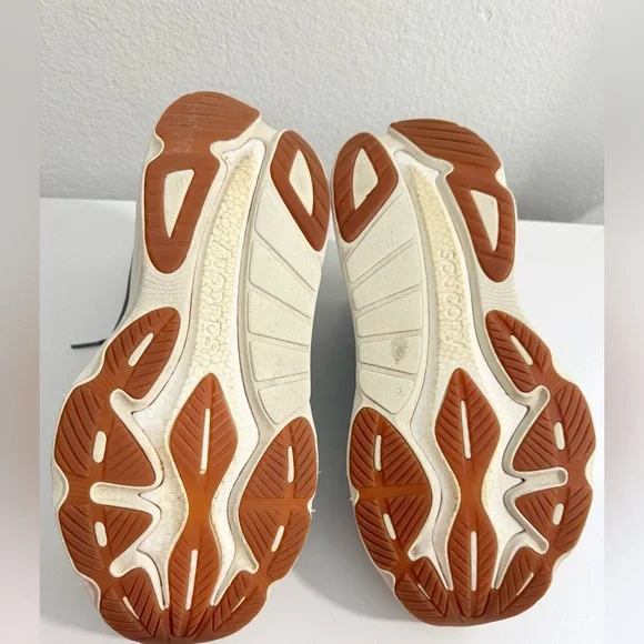 Saucony Hurricane 24 Women's Gray Athletic Running Shoes with Gum Sole - Picture 9 of 11